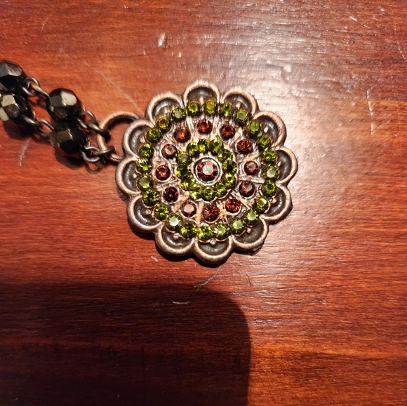 DESIGNER SWAROVSKI NECKLACE - Picture 3 of 5